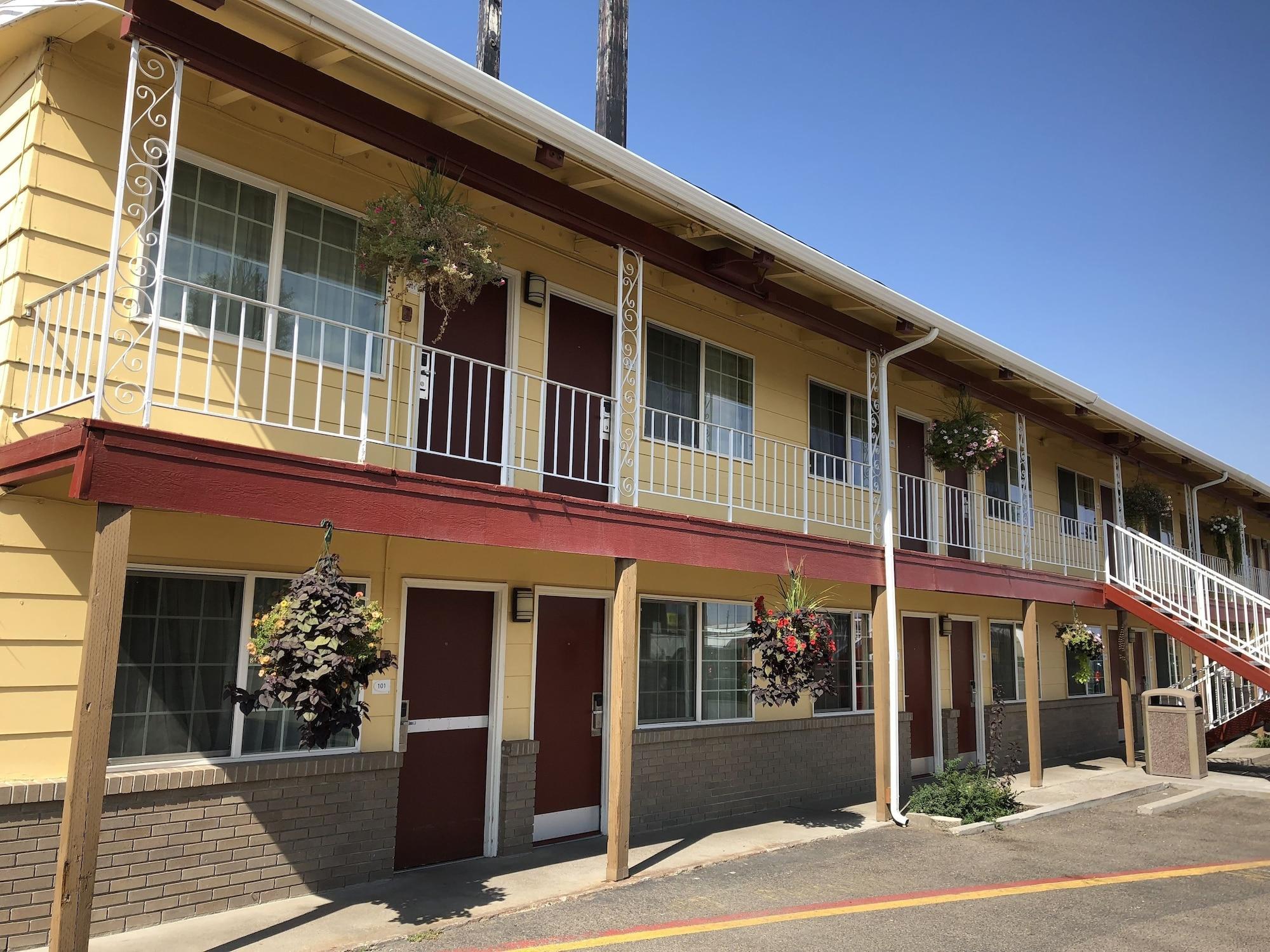 Super 8 By Wyndham Ontario Motel Exterior photo